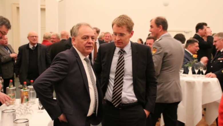 Eckernfördes Bürgermeister Jörg Sibbel und Daniel Günther